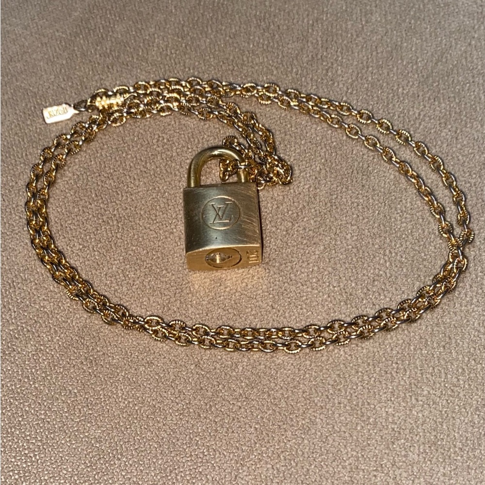 Louis Vuitton RARE 201 Series 100% Authentic Gold Lock & Vintage Chain & Ribbon! - Picture 2 of 10